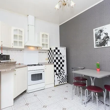 Apartament On Leningradskaya 1a *